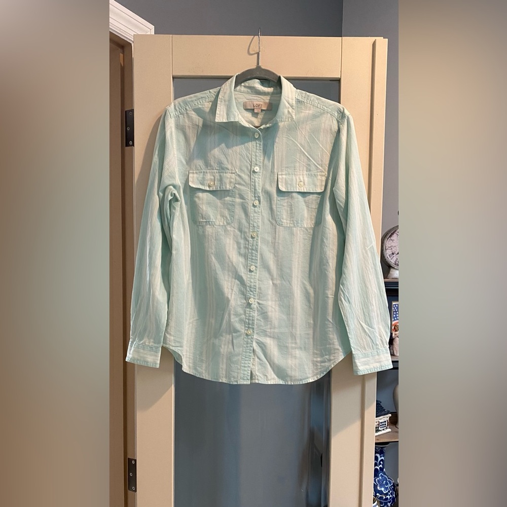🤍💚Ann Taylor Mint Green Pinstripe Button Down Top